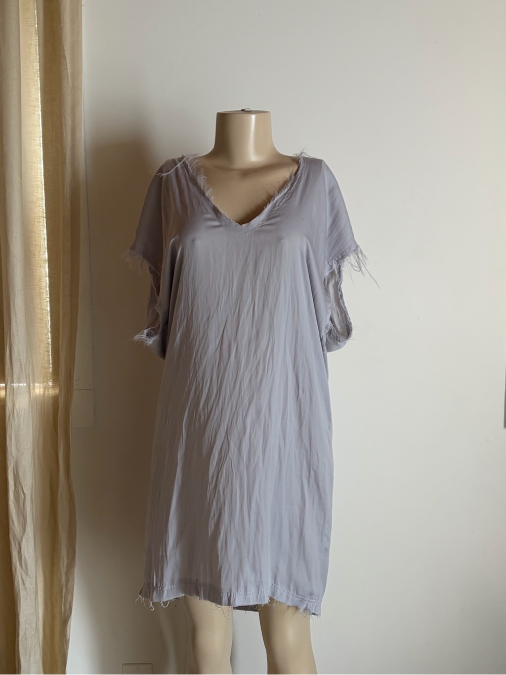 Poshmark Title:
Cali Dreaming Grey Frayed Edge Shift Dress Minimalist Boho M